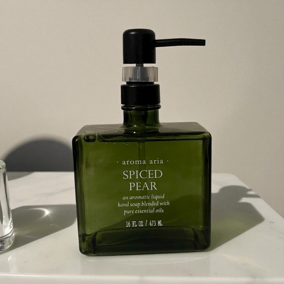 Aroma Aria Spiced Pear Hand Soap • 16 oz • Green Glass Bottle • Essential Oils - Picture 1 of 1